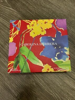 Good Girl Carolina Herrera Eau de Parfum natural Spray. NEW